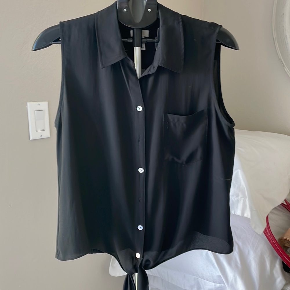 Black sleeveless dress shirt